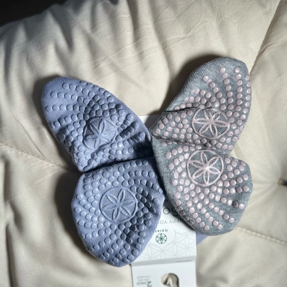 GAIAM Gray and Blue Grip Socks for Pilates-Yoga-Barre - Picture 4 of 7